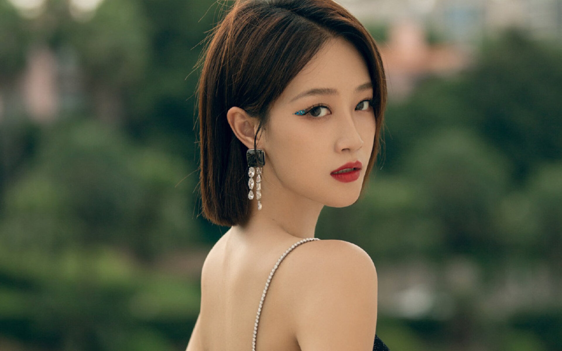 开云体育-骑士横扫与意甲焦点战，跨越篮球与足球的双重风暴，贝恩式接管如何定义赛场统治力