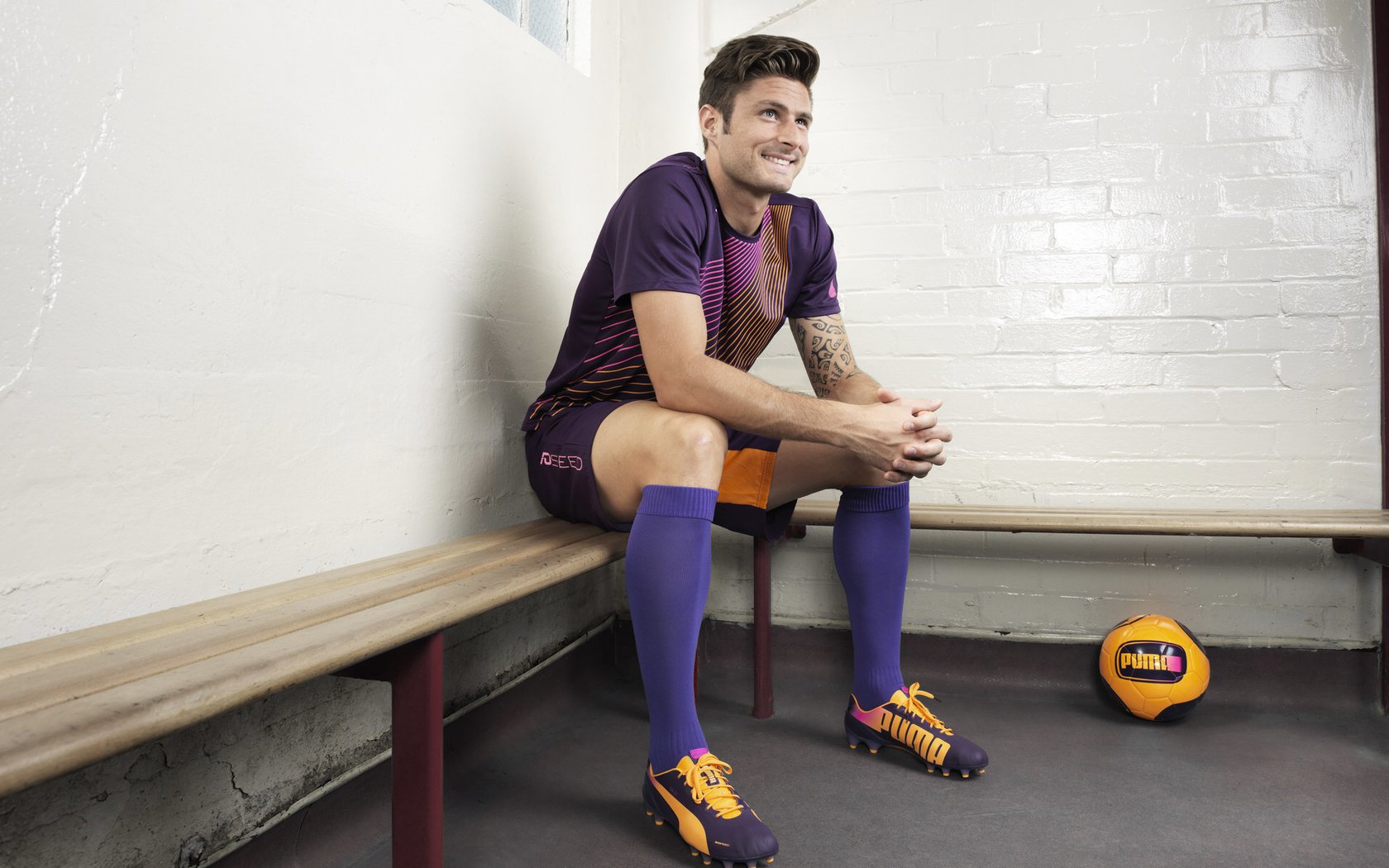 当悬念被提前杀死，马刺的团队利刃与布克的个人锋芒，诠释竞技体育的两种终结美学