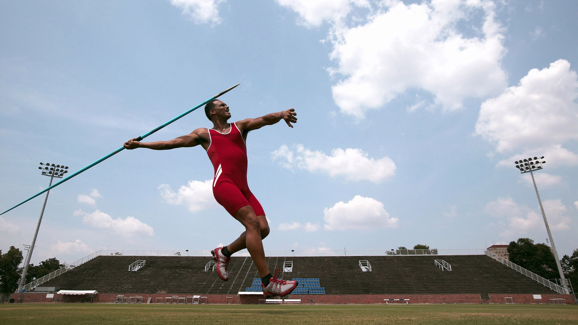 开云体育-戈贝尔季后赛模式全开！舞台越大越强，快船用团队篮球强势碾过活塞